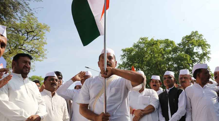 Congress workers hold Azadi Gaurav Yatra to commemorate the 75th anniversary of the Independence in Bhavnagar.