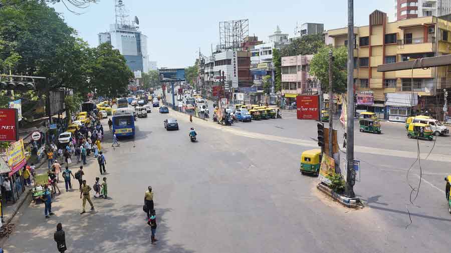 With several public vehicles staying off roads, Jadavpur’s Jheel Road looks less crowded on Wednesday morning.  