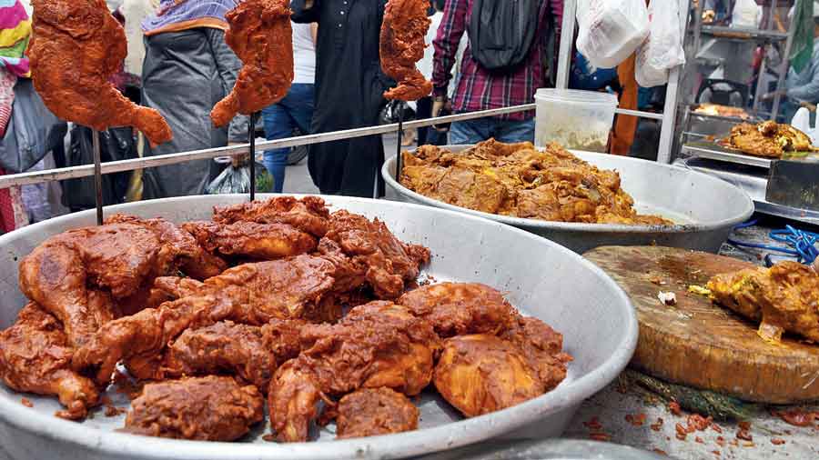 Chicken dishes  being sold on  Zakaria Street