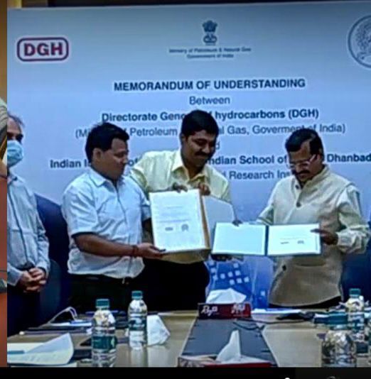Officials of IIT (ISM) and DGH share copies of the MoU.