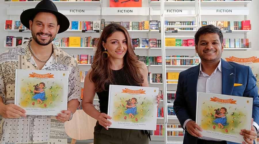 The authors with Crossword Bookstores managing director and CEO Aakash Gupta