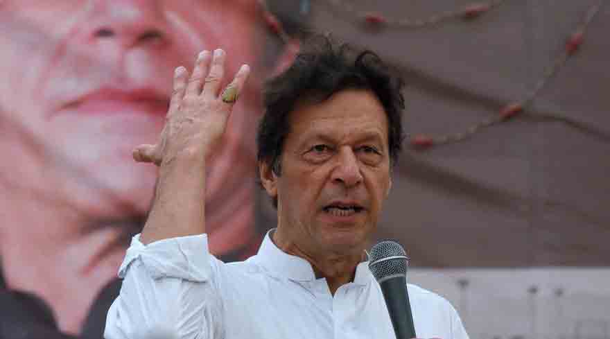 Pakistan: Imran takes on EC