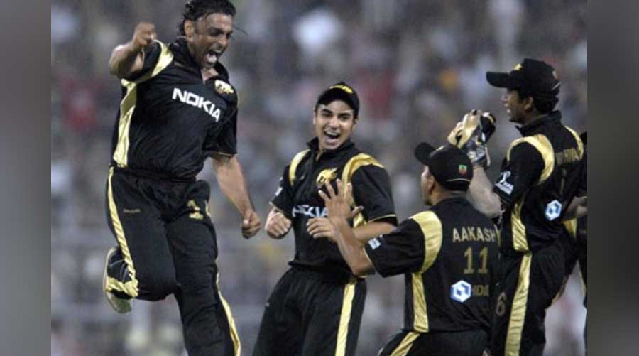 It was the Shoaib Akhtar show that set the Eden alight when the two teams met for the first time in Kolkata in 2008