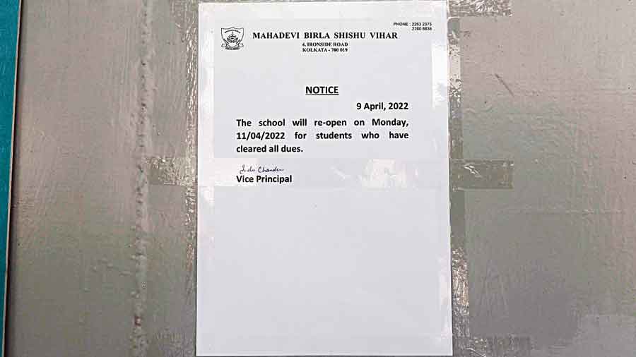 The notice on the gate of Mahadevi Birla Shishu Vihar. 
