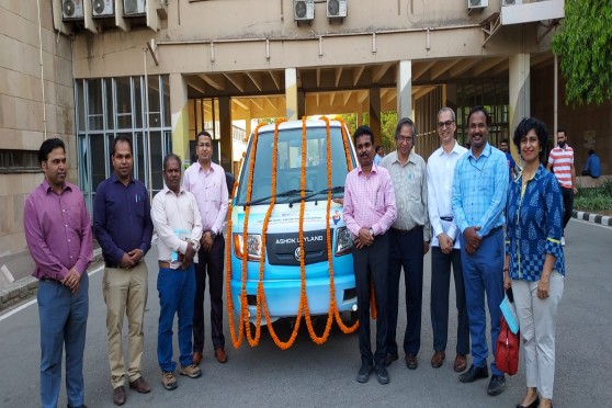 Flex-fuel automotive vehicle DOST being flagged off at IIT Delhi.