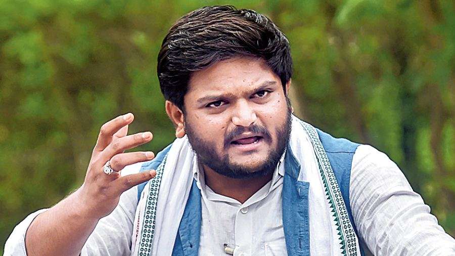 Hardik quits Congress amid party infighting