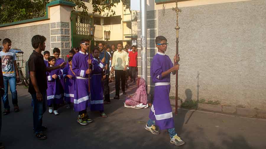 The walk moves out of Loreto Day School (Elliot Road)