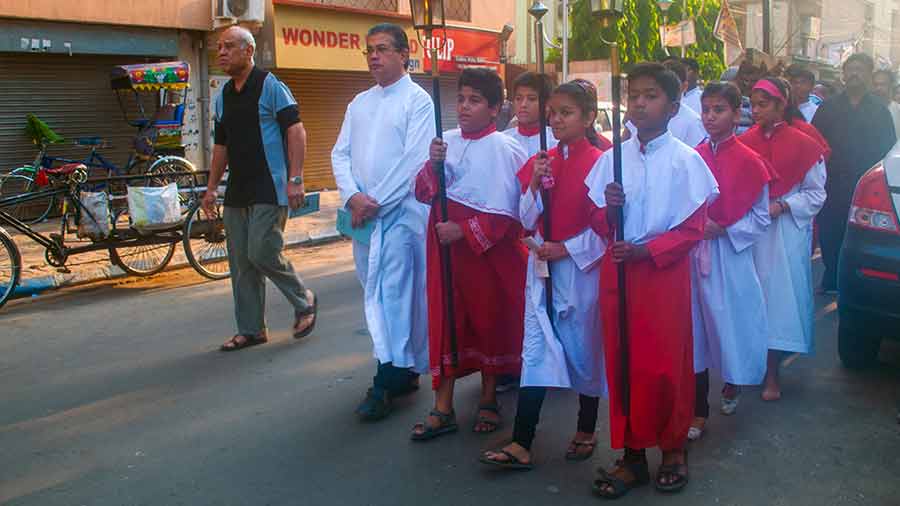 Another Seven-Church Walk group on Ripon Street