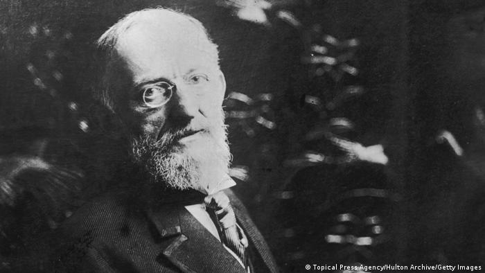 Businessman Isidor Straus gave up his seat on a rescue boat.
