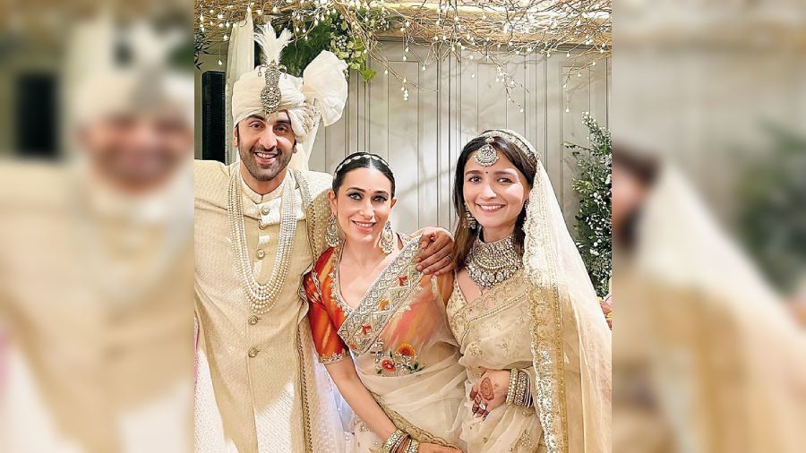 The couple with Ranbir’s cousin Karisma Kapoor