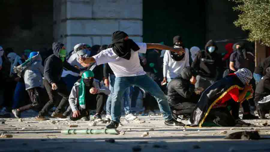 Palestinians hurt in Jerusalem clash
