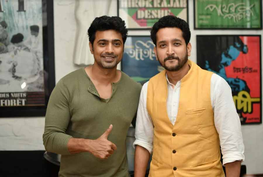 ALL THE BEST!: (From left) Actor Dev and actor Parambrata Chattopadhyay at the premiere of the movie ‘Abhijaan’ at Priya cinema on Thursday, April 14. ‘Abhijaan’ is a tribute to the legendary Bengali actor Soumitra Chatterjee. The movie chronicles the extraordinary life and accomplishments of the thespian who passed away in 2020