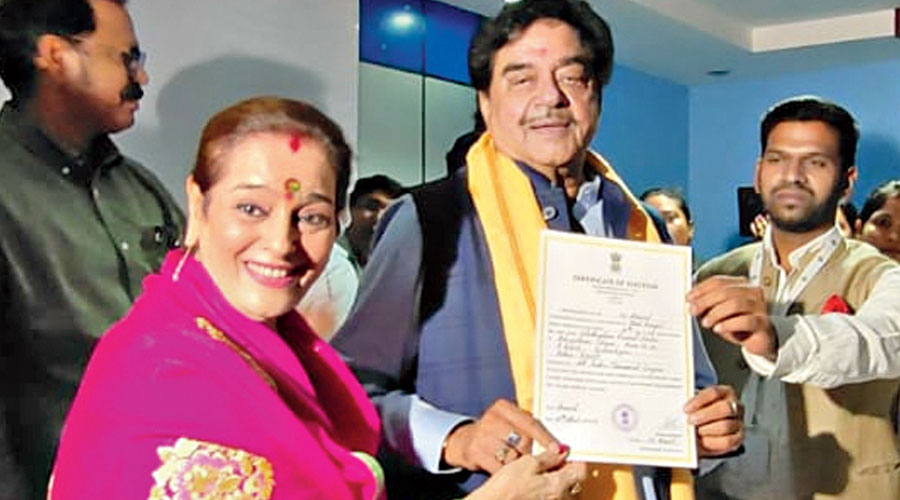 Shatrughan Sinha and his wife Poonam after his win 