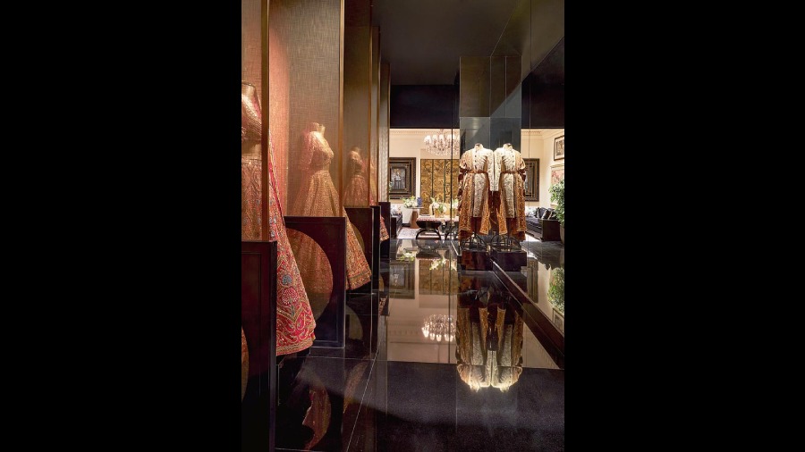 The couture museum showcasing ‘single-edition masterpieces’ was the first spot JJ Valaya showed us around. The display lent it a feel of romantic mystery. Besides womenswear and menswear, there is also a precious jewellery corner, a private lounge for bespoke consultations, Le Salon du Musee, at the store.