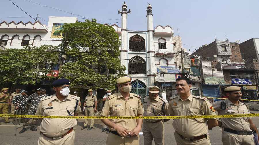 Cops on the spot to to avert any escalation of violence in Jahangirpuri