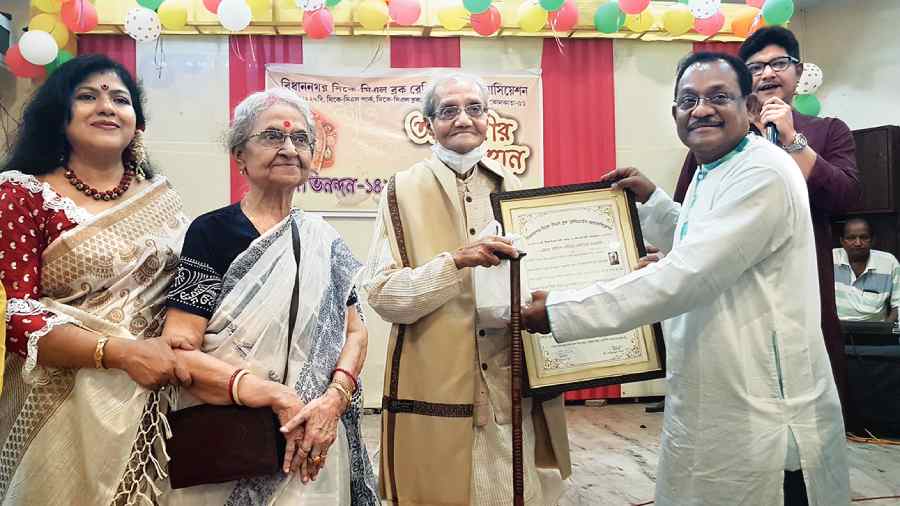 Nonagenarians Bani and Santosh Kumar Ganguly being felicitated at CK-CL community hall. 