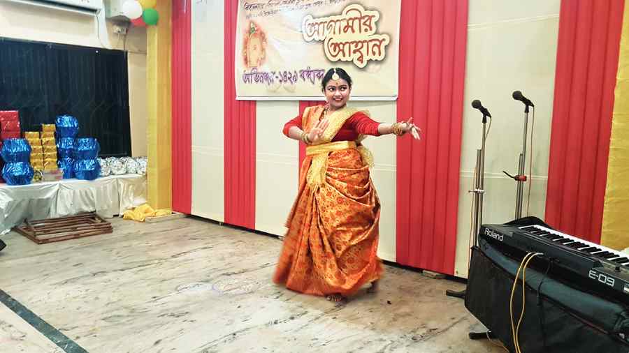  Supriya Sengupta performs