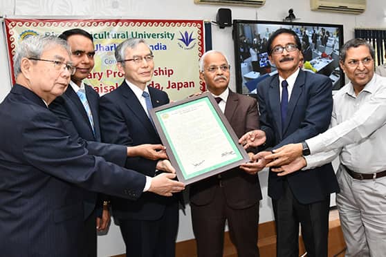 BAU vice-chancellor Onkar Nath Singh (centre) hands over the degree to the team from Soka University, Japan.