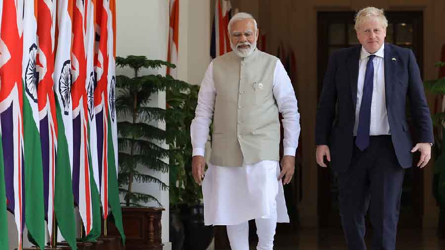 Prime Minister Narendra Modi with his British counterpart Boris Johnson (R)
