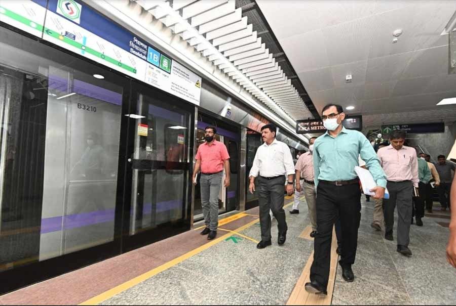(Second from left) Arun Arora, general manager, Metro Railway Kolkata, visited the Sealdah Metro station on Thursday. The Metro Railway has said that the Sealdah Metro will soon become operational