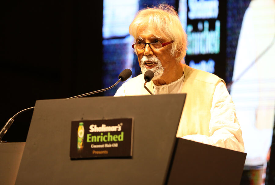 ABP Group’s Editor Emeritus Aveek Sarkar delivers the welcome address in which he characterised the ‘Bochhorer Best’ awards as a “recognition of the quest for perfection”