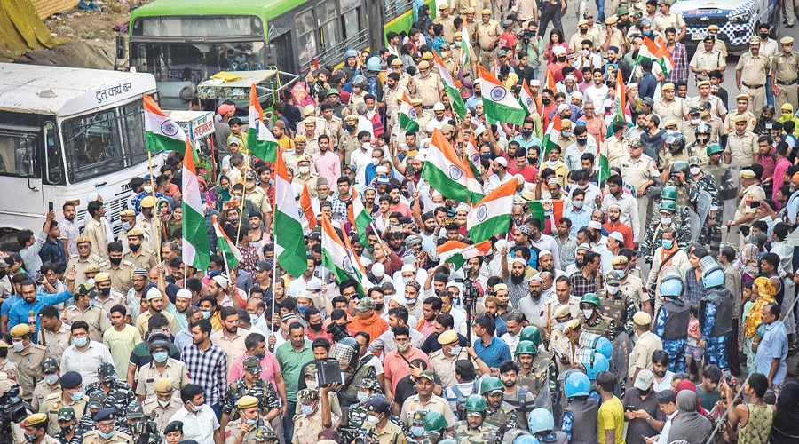 Members of both Hindu and Muslim communities hold a Tiranga Yatra on Sunday in the Delhi neighbourhood of Jahangirpuri, which witnessed communal violence on April 16.
