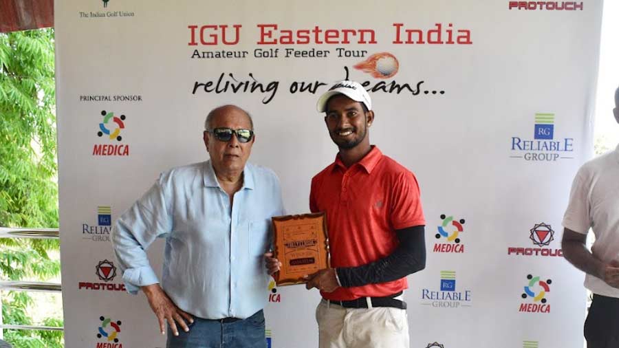 Tapash Sardar, the winner of the Amateurs division of the Tolly Classic, collects his prize from Jaidip Mukerjea