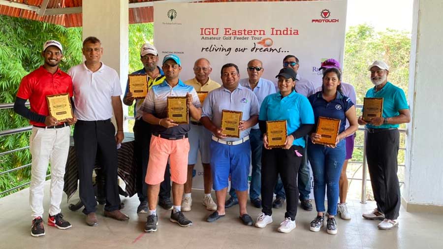 A group photo of the winners of the 2022 Tolly Classic alongside golfing veteran Indrajit Bhalotia