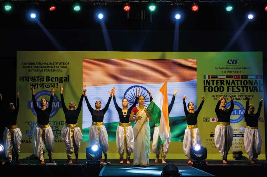 The students of IIHM put up a number of acts to entertain the crowd — from dance performances and musical acts to fashion shows 