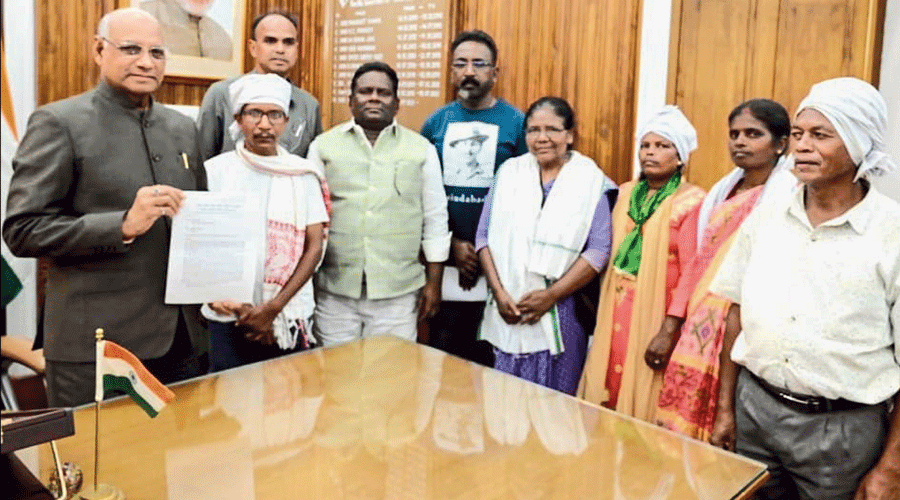 Jharkhand governor (left) Ramesh Bais receives the memorandum from the tribal delegation at  Ranchi on Monday. 