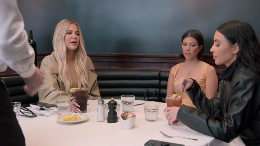 Khloe, Kourtney and Kim at lunch 