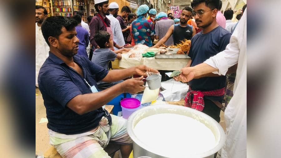An old Dhaka Iftar necessity – ghol, popularly known here as mathha. 