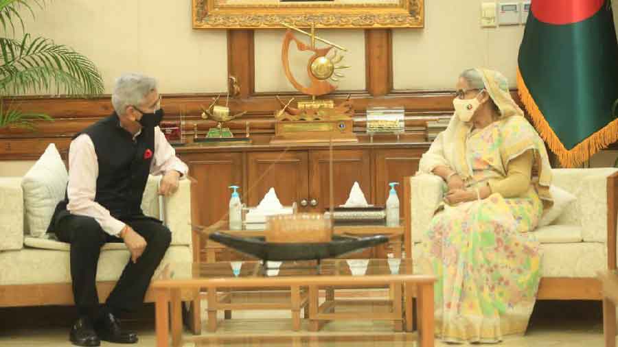S Jaishankar with Bangaldeh PM Sheikh Hasina Wajed (R)