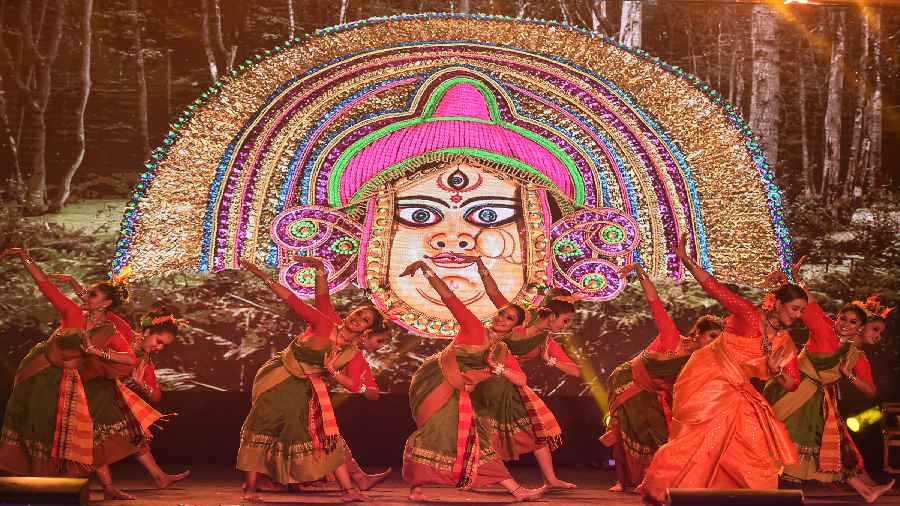 Artistes perform during inauguration of Kolkata International Film Festival 2022
