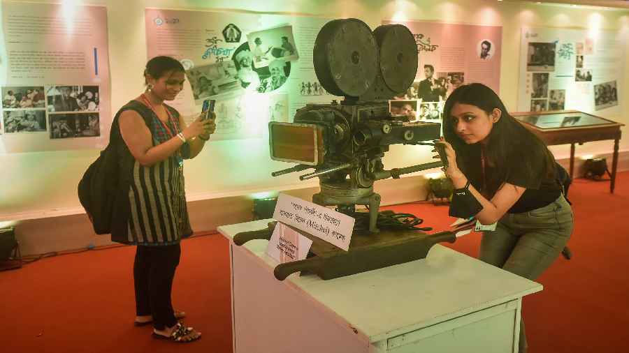 A visitor looks through the Mitchel Camera, used by Satyajit Ray to shoot 'Pather Panchali'