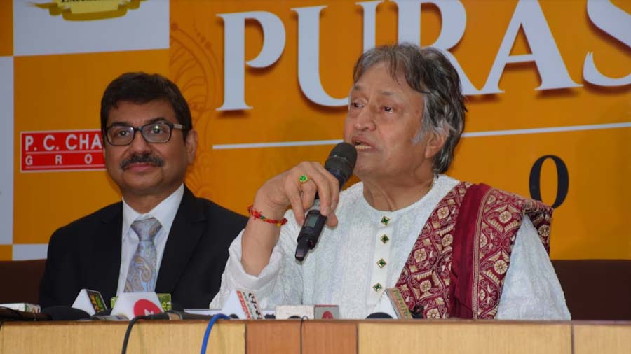 Ustad Amjad Ali Khan speaks at the ceremony