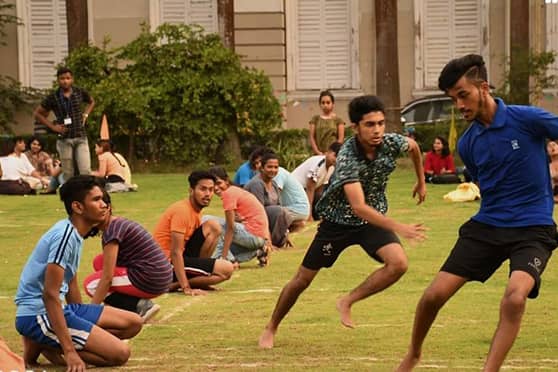 Students from various departments of Presidency University participated in Kho-Kho. 