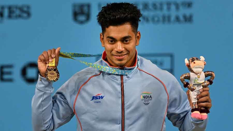 Commonwealth Games: India's Achinta Sheuli clinches gold in men's 73kg  weightlifting final-Sports News , Firstpost