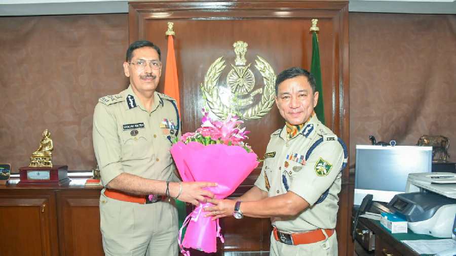  Sanjay Arora handed over the baton to S L Thaosen at the ITBP headquarters 