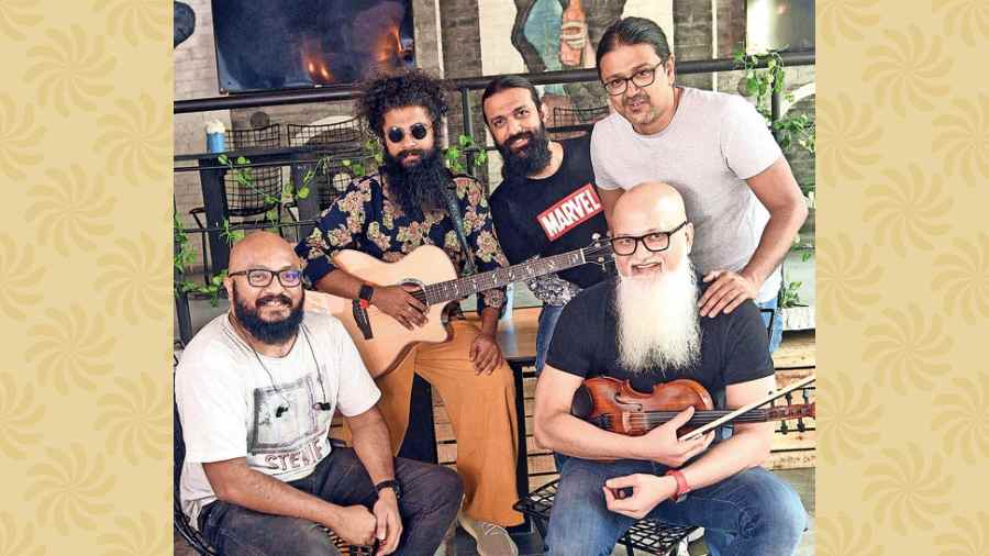Vinay Ramakrishnan (drummer), Vasu Dixit (guitarist), Varun Murali (guitarist), Jishnu Dasgupta (bassist) and Sanjeev Nayak (on strings) of Swarathma  Vasu Dixit during the Dus Minute Summer tour in Mumbai