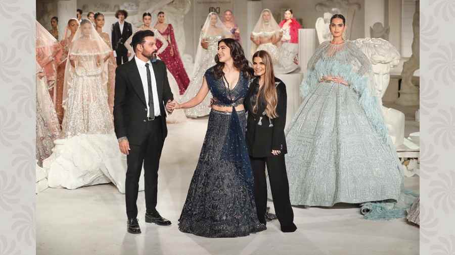 Sara Ali Khan with Shane and Falguni Peacock