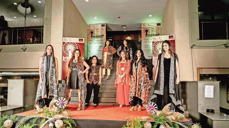 Walk of Life showcased the intricate work of kantha from the house of SHE Kantha through traditional and modern silhouettes worn on the ramp by women from various walks of life. 