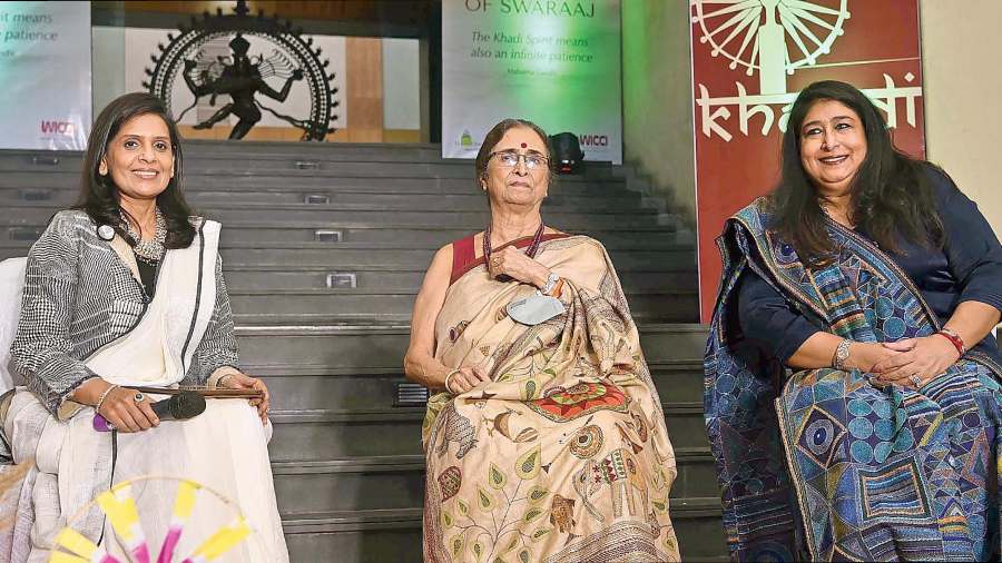 (L-R) Shradha Saraf in conversation with Shamlu Dudeja and Malika Varma. “The launch of the Amazon Karigar is the best use of technology, connecting the world to the most remote talent. As an organisation of 35 years in the field of revival of kantha, mom and I shared our two-generational approach. We dedicate all that we do to the 1,000 women in rural Bengal whose talents and creativity come out in the masterpieces of SHE,” said Malika.