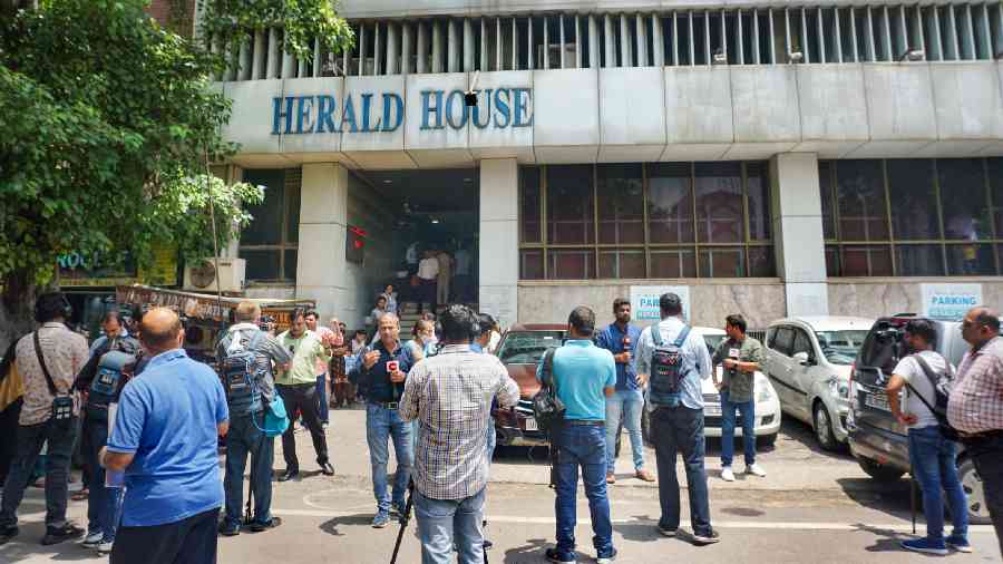money laundering - ED raids head office of National Herald newspaper -  Telegraph India