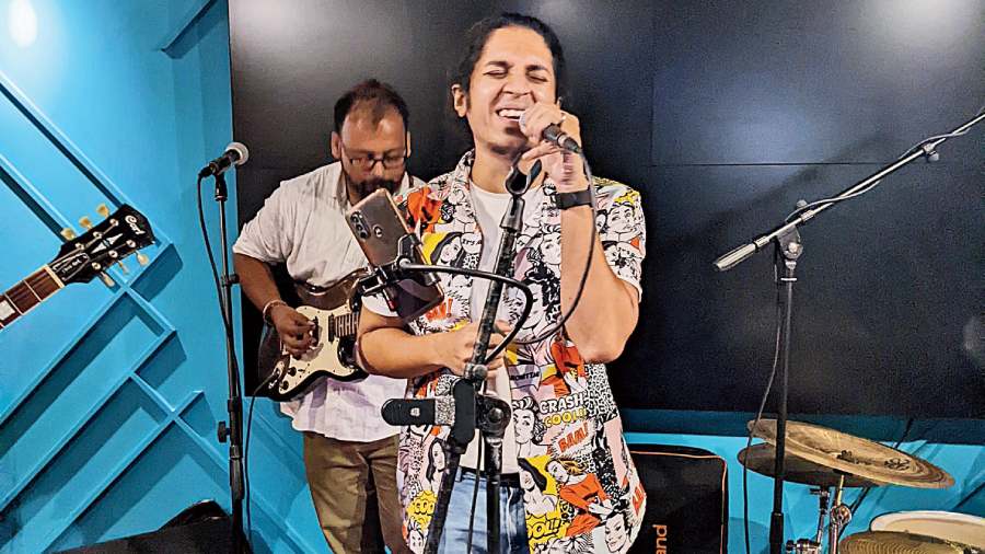 Live music  English band Kryptic is reborn as a hindi rock band with their  debut gig at Effingut brewpub - Telegraph India