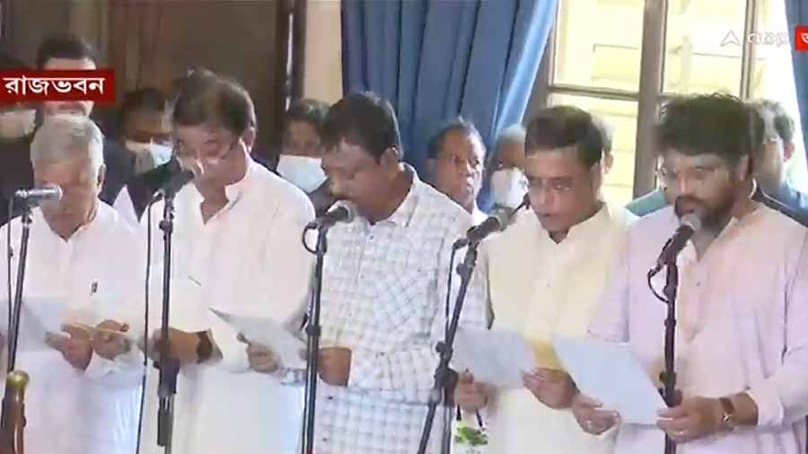 Ministers Babul Supriyo, Partha Bhowmik, Snehasis Chakraborty, Udayan guha, Pradip Majumdar take oath of office as ministers