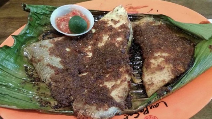 Barbecue sambal stingray: This meaty fishy is one of the most ‘non-fishy’ dishes one could taste. The taste and texture will remind you of shark ('aar' in Bengali). This mildly spicy Malay-Singaporean preparation is coated in 'sambal' and barbecued. The 'sambal' is a signature chilli-garlic paste served as a condiment and used in cooking throughout Singapore. Squeeze some sweet lime-like calamansi and dig in. MK recommends: The hawker stalls at Lau Pa Sat in Raffles Quay