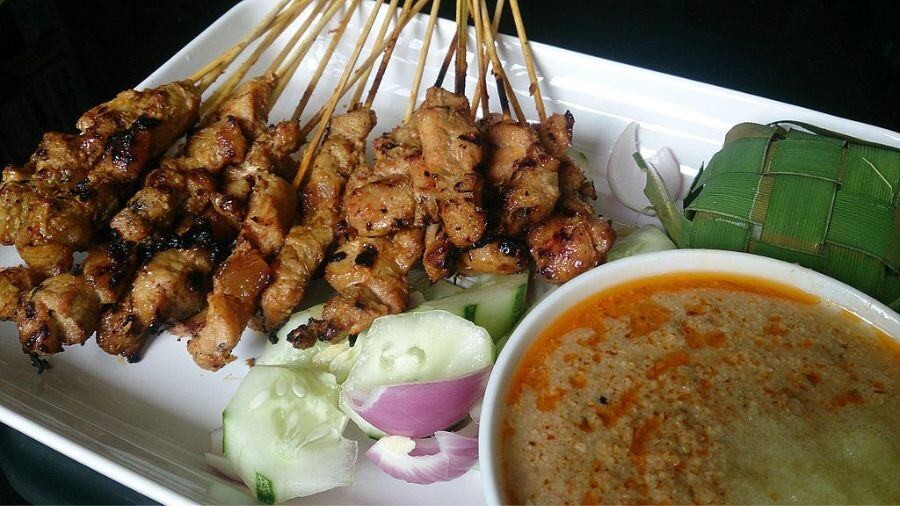 Satay: Another mainstay of Singaporean street food and hawker centres, these meat and seafood skewers are cooked over an open fire that give it a smoky taste. A serving of satay comes with a sweet-spicy, creamy peanut sauce. If you’re planning to chill with friends and a few beers, this is the food to go for. MK recommends: The hawker stalls at Lau Pa Sat