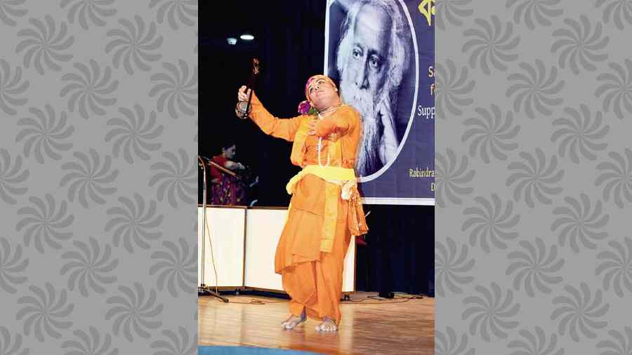 Korok Biswas dressed as a baul at the Drishti show