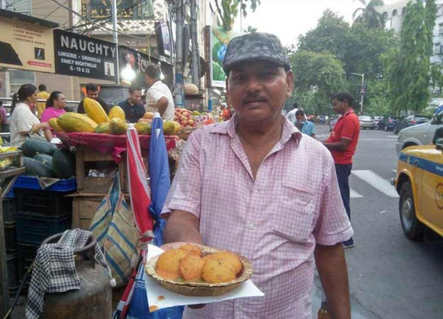 2. MOONG DAL VADA FROM VICTORIA VADA: Victoria Vada, located outside Vardaan Market, sells the city’s crispiest moong dal vadas, which go hand-in-hand with a delightful mint chutney. They’re the perfect small bite and can be savoured at any time of the day! 